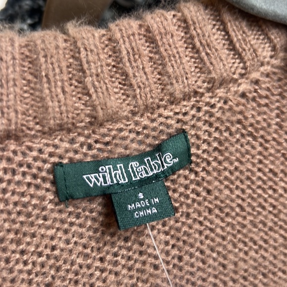 Super soft chunky neutral toffee, recycled polyester fuzzy V neck Tunic sweater - Picture 3 of 8